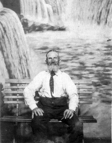 SCHULTZ_Christian_1851-1939_portraitonbench